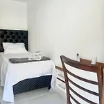 Quarto C/ Banheiro Proximo A Praia Da Barra Da Tijuca